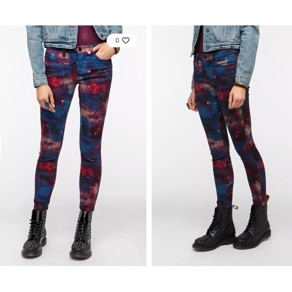 BDG Urban Outfitters Twig Mid-Rise Galaxy Starburst Jean Size 24W x 29L XS - Picture 1 of 7
